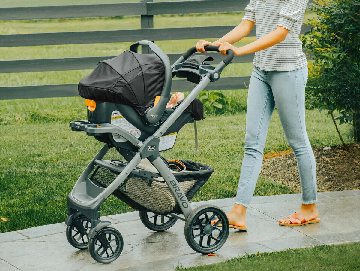 Chicco Bravo Primo Trio Travel System: The Ultimate Power Trio for Stylish and Seamless Adventures